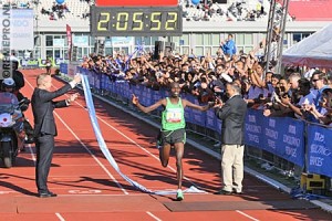 Wilson Chebet wint Amsterdam Marathon